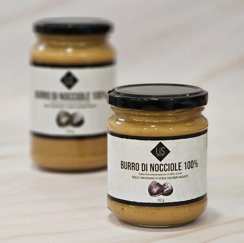 Barattolo burro di nocciole LiS con etichetta bianca e tappo nero, crema naturale ed artigianale
